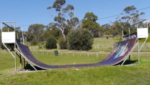 Skateboard ramp